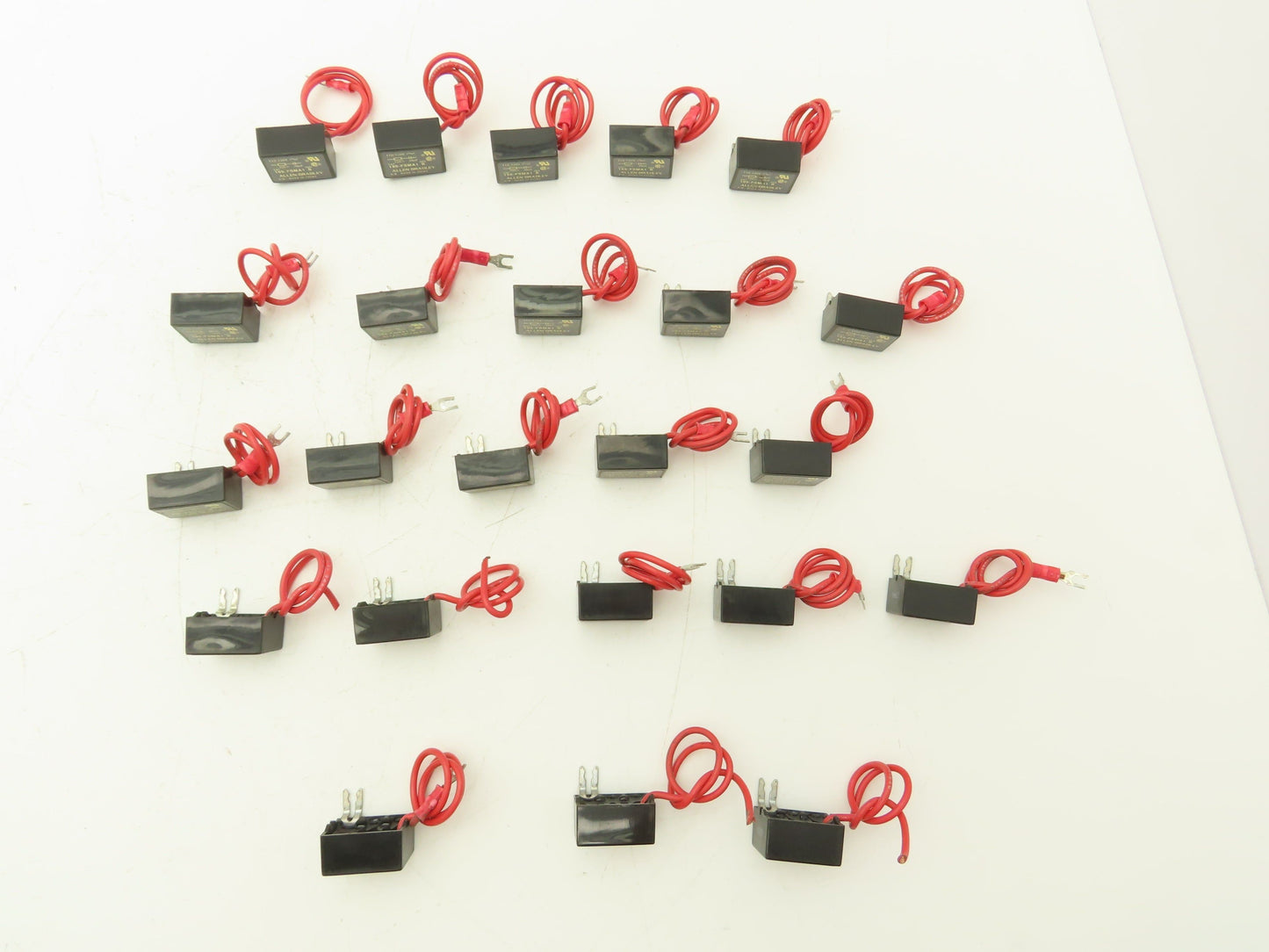 Allen Bradley 199-FSMA1 Surge Suppressor 120VAC 220Ohm .39uF Series B Lot of 23