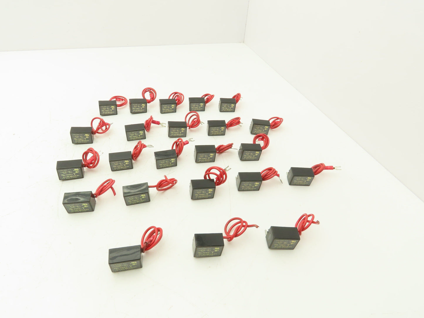 Allen Bradley 199-FSMA1 Surge Suppressor 120VAC 220Ohm .39uF Series B Lot of 23