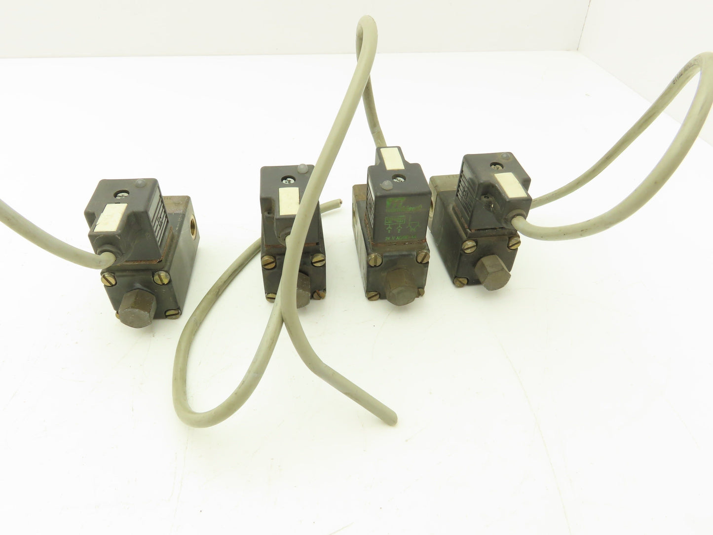 Burkert Solenoid Valve Coil 24V 8W 10 Bar 1/8"-Fine NPT Lot Of 4