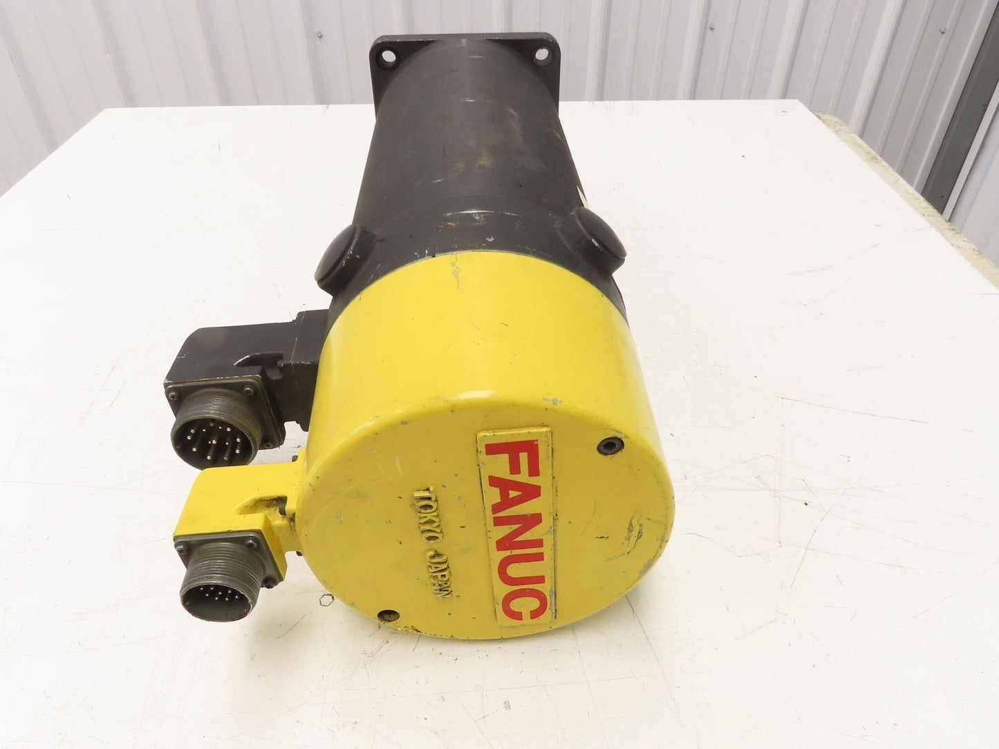 Fanuc Model 30M DC Servo Motor 210V 1200 RPM - Encoder A290-0601-T805 5X