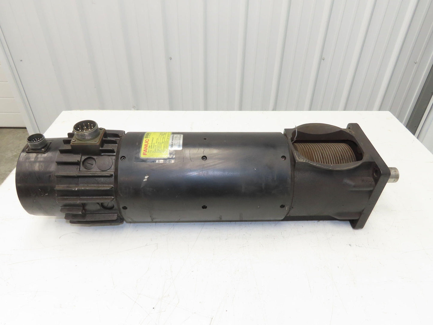 Fanuc A06B-0615-B343-R 10LH DC Servo Motor 188V 2000rpm - Encoder A290-0601-T803