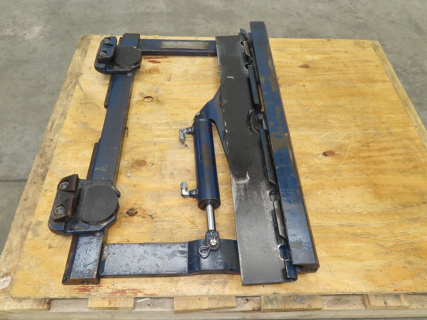 Cascade Forklift Class 3 SideShift Attachment 20" x 37" Wide 6000lbs