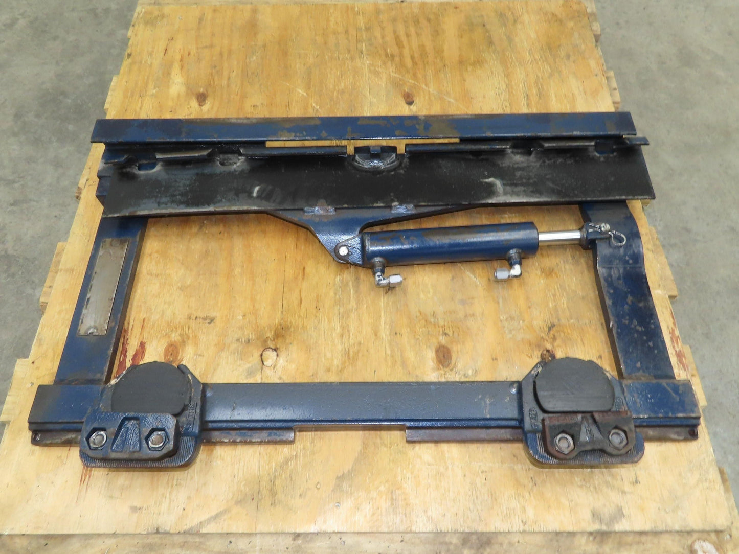 Cascade Forklift Class 3 SideShift Attachment 20" x 37" Wide 6000lbs