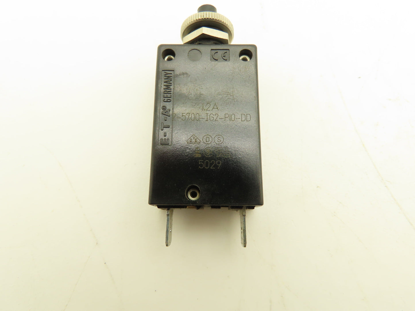 E-T-A 2-5700-IG2-P10-DD Circuit Breakers 250VAC 28VDC 0.7A-16A Mixed Lot of 23