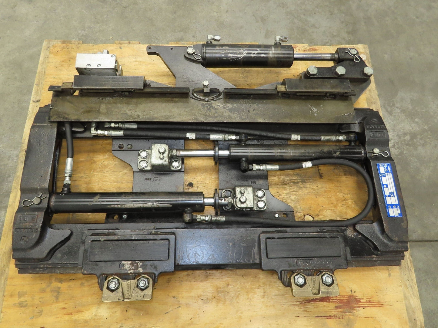 Cascade Forklift Class 3 SideShift Fork Positioner Attachment 20"x 41" W 10000lb