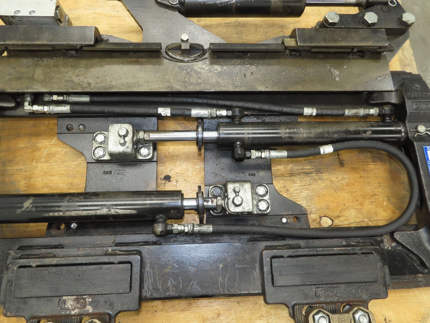 Cascade Forklift Class 3 SideShift Fork Positioner Attachment 20"x 41" W 10000lb