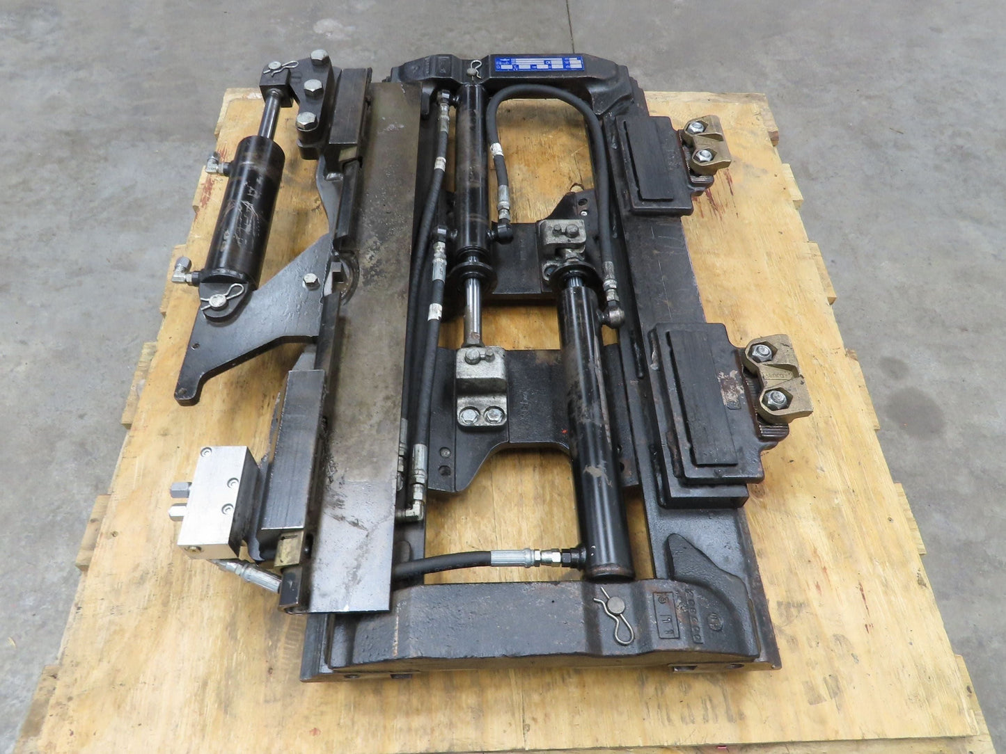 Cascade Forklift Class 3 SideShift Fork Positioner Attachment 20"x 41" W 10000lb