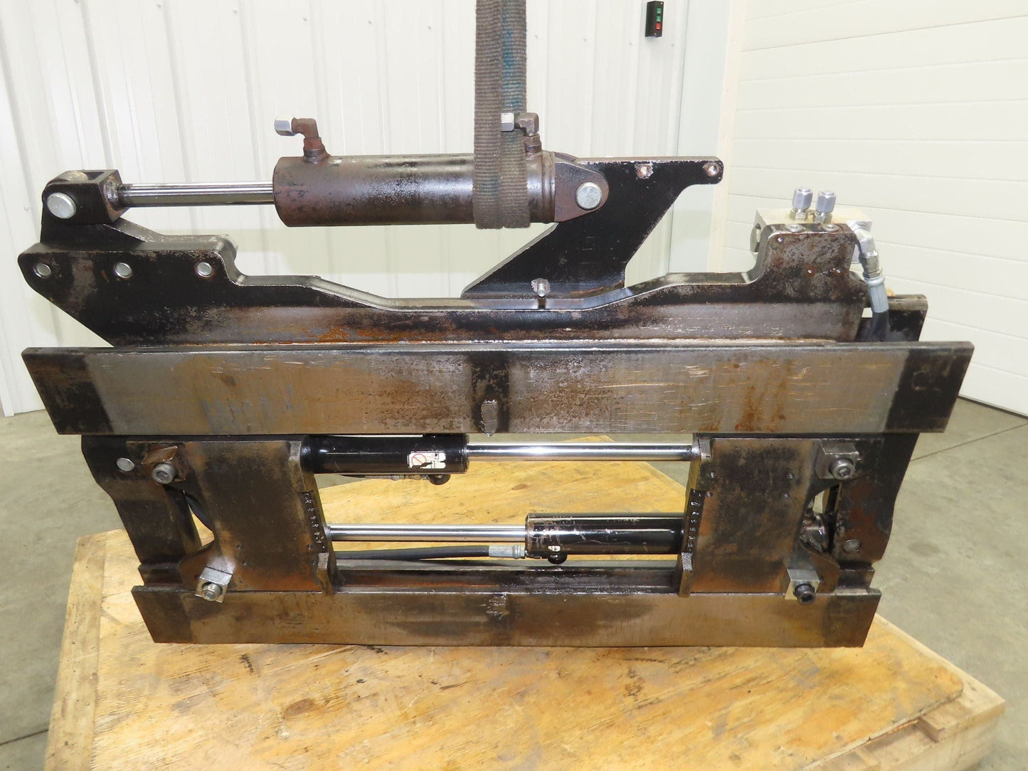 Cascade Forklift Class 3 SideShift Fork Positioner Attachment 20"x 41" W 10000lb