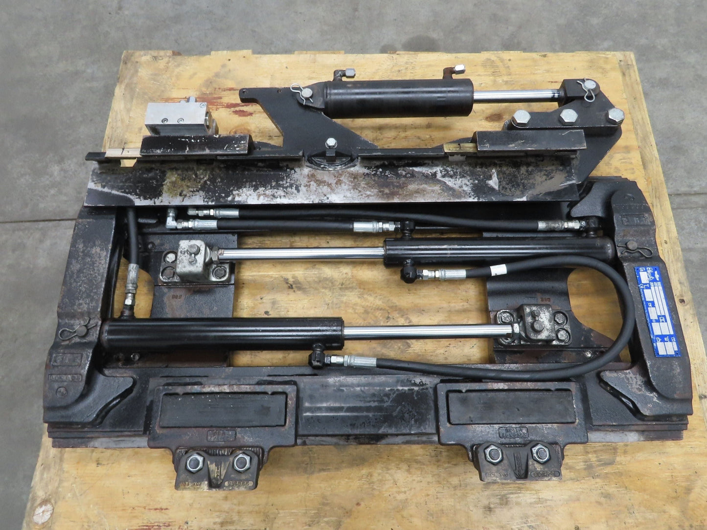 Cascade Forklift Class 3 SideShift Fork Positioner Attachment 20"x 41" W 10000lb