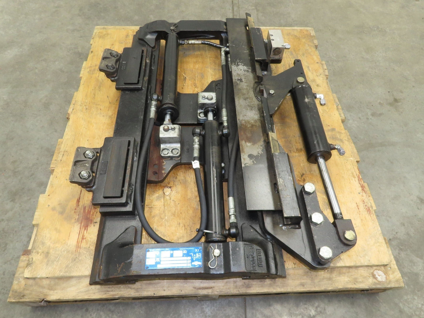 Cascade Forklift Class 3 SideShift Fork Positioner Attachment 20"x 41" W 10000lb