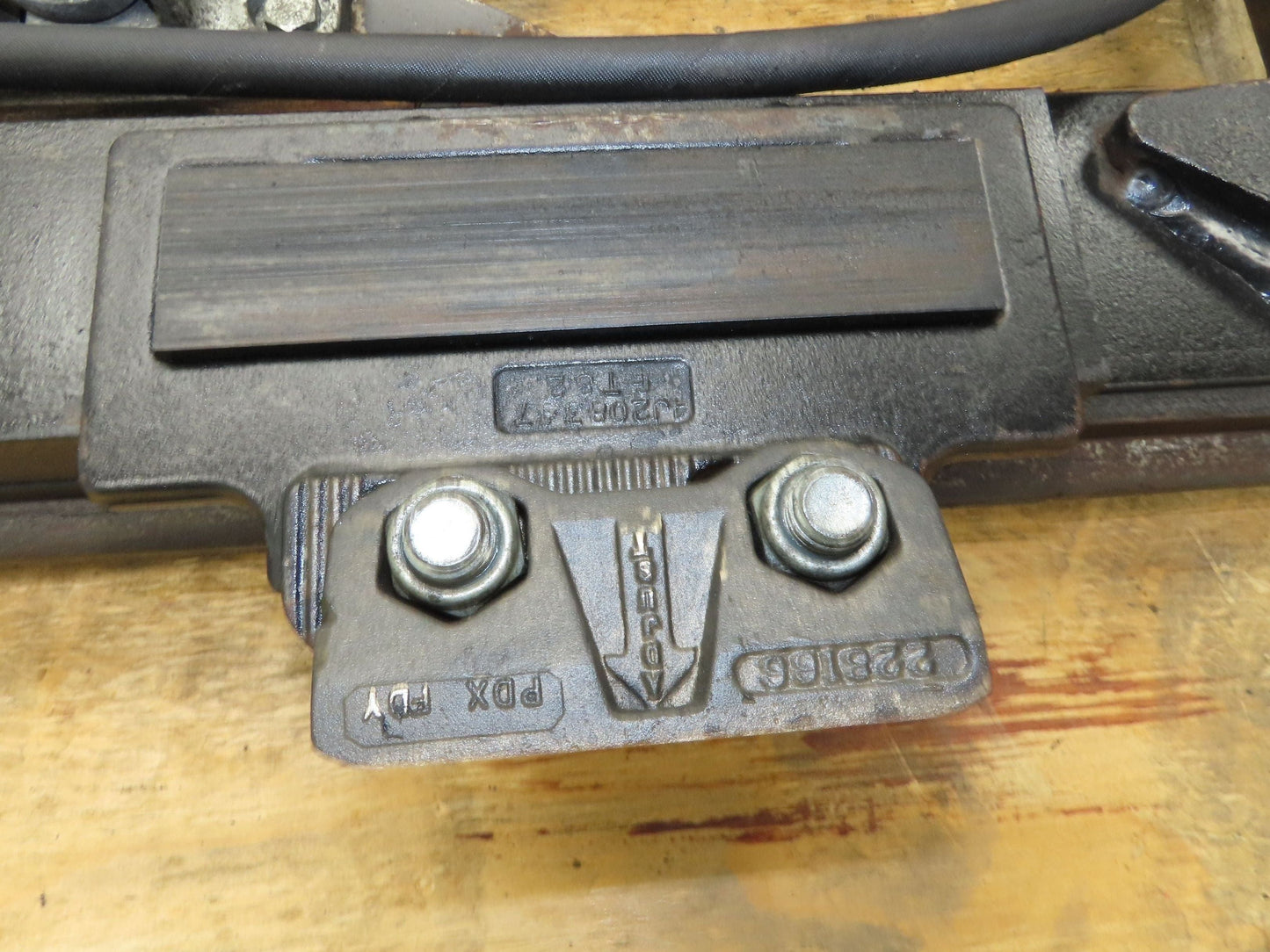 Cascade Forklift Class 3 SideShift Fork Positioner Attachment 20"x 41" W 10000lb