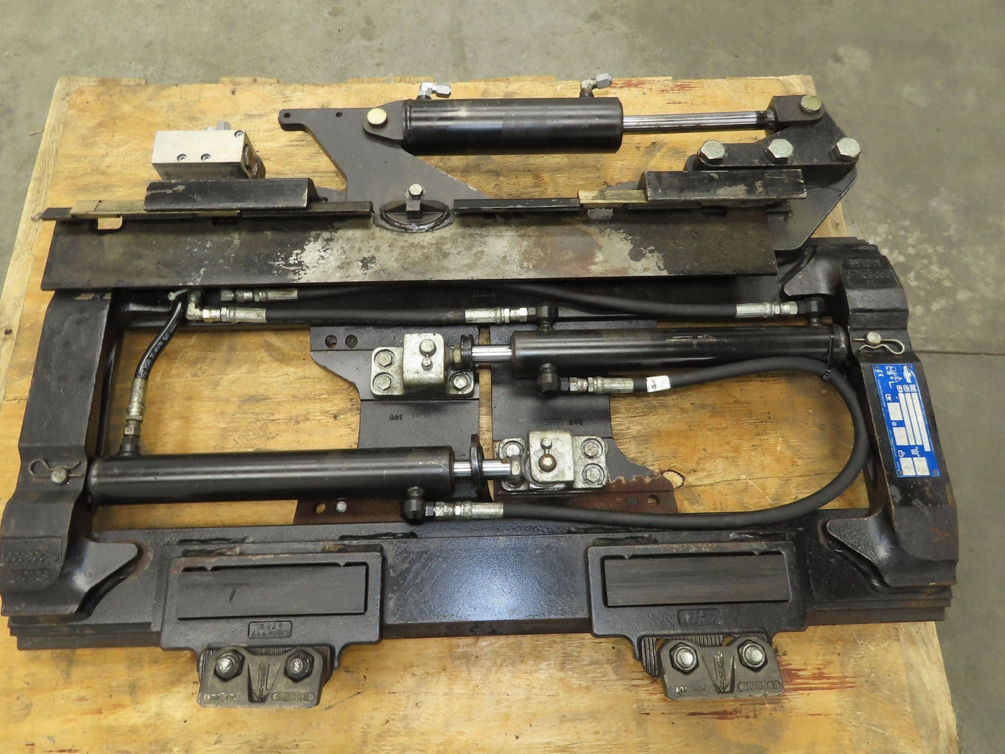 Cascade Forklift Class 3 SideShift Fork Positioner Attachment 20"x 41" W 10000lb