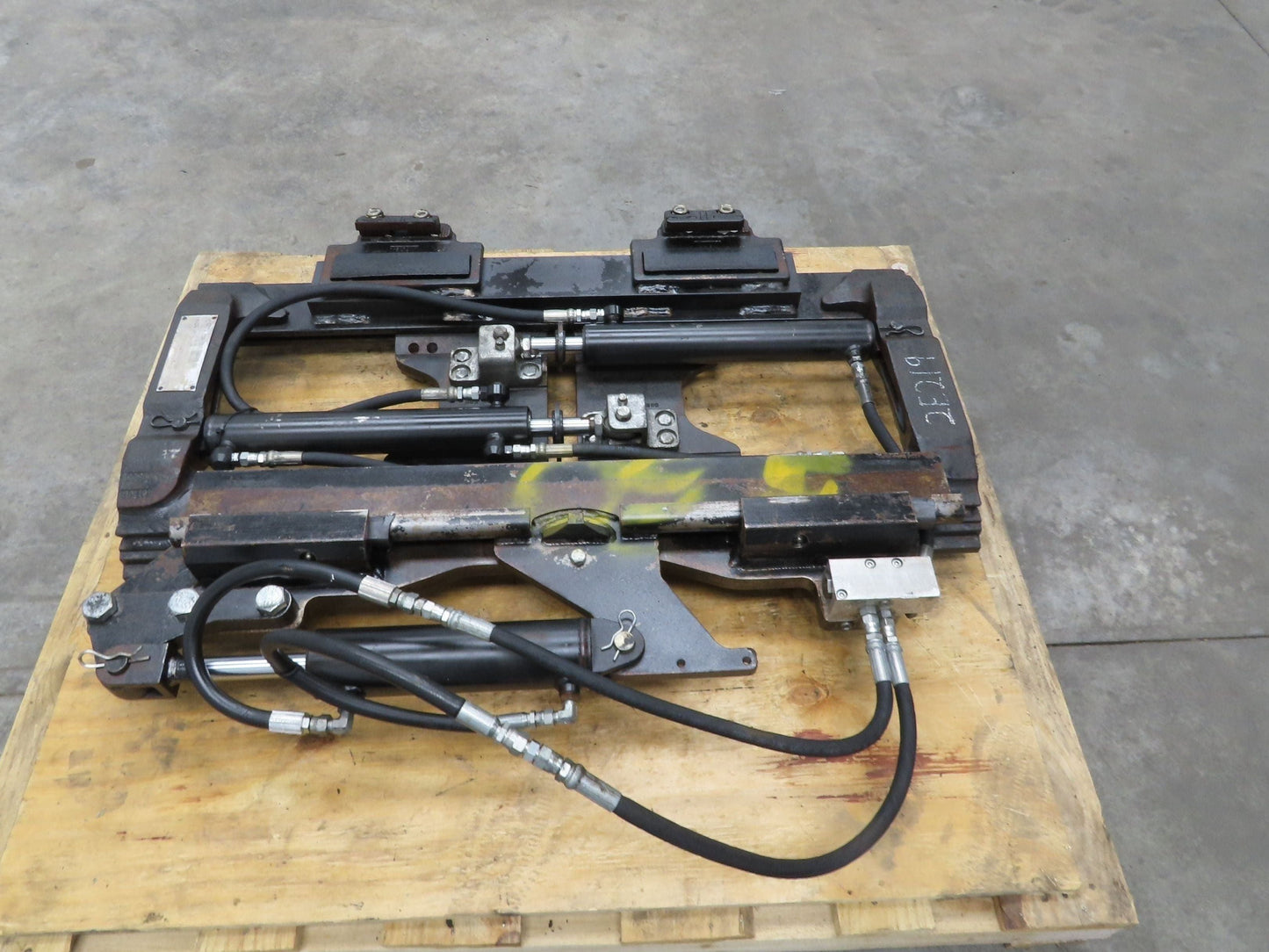 Cascade Forklift Class 3 SideShift Fork Positioner Attachment 20"x 41" W 10000lb