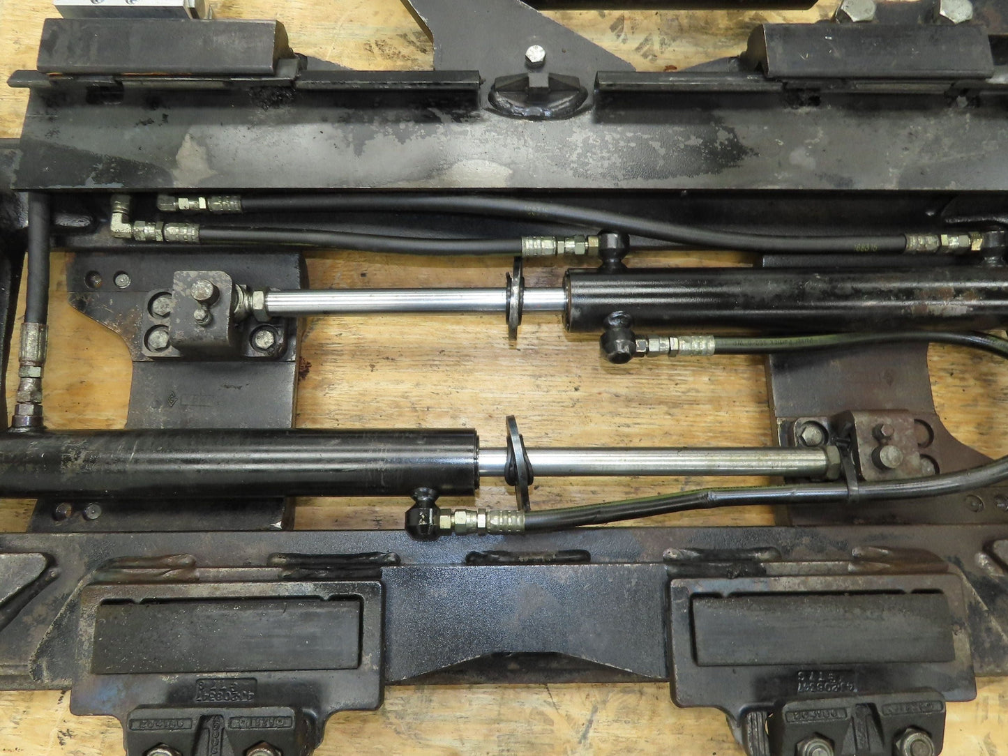 Cascade Forklift Class 3 SideShift Fork Positioner Attachment 20"x 41" W 10000lb