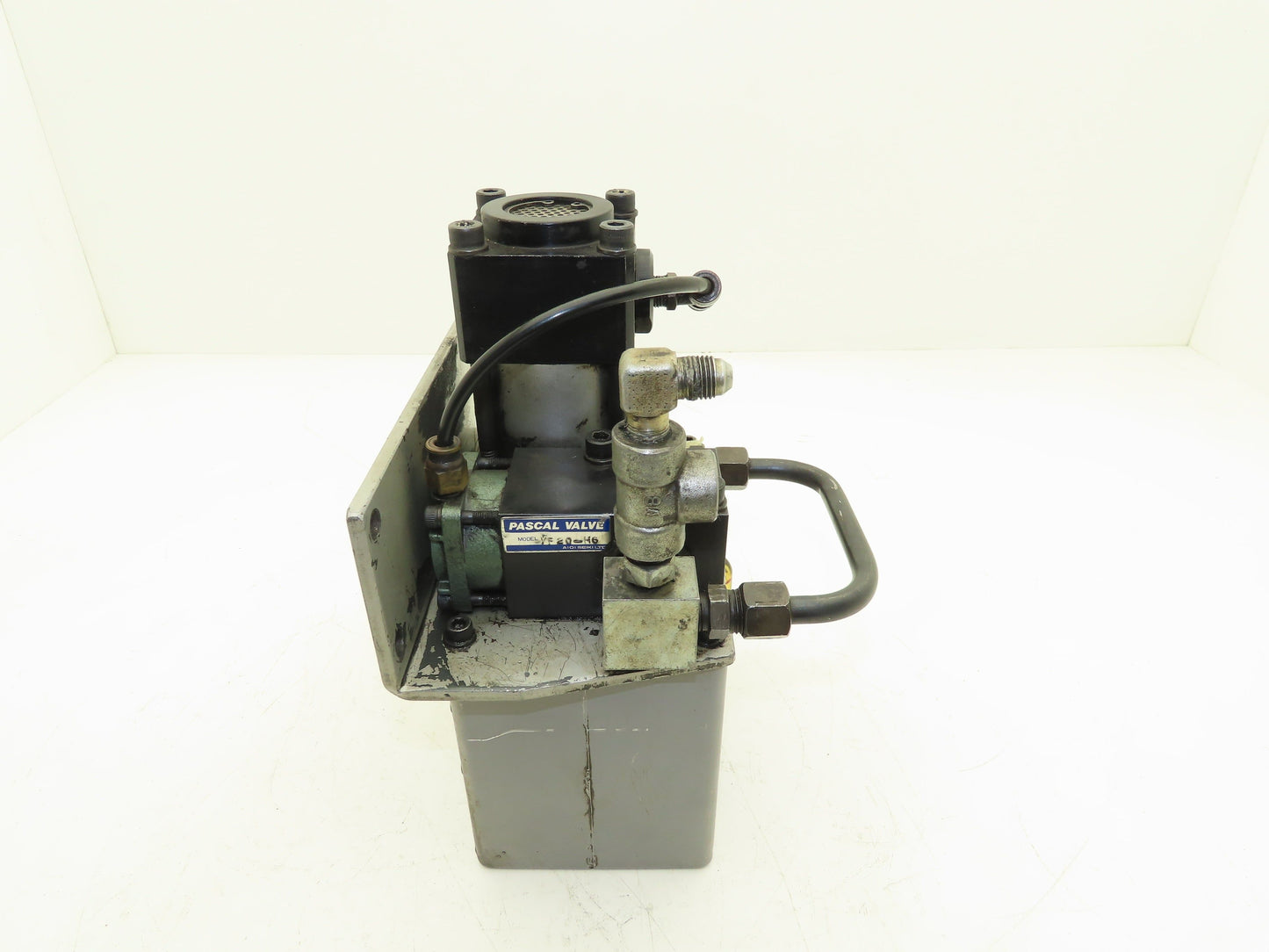 AIOI Seiki U15-X1P Pneumatic Oil Lubricator Pump 2L Tank Oiler