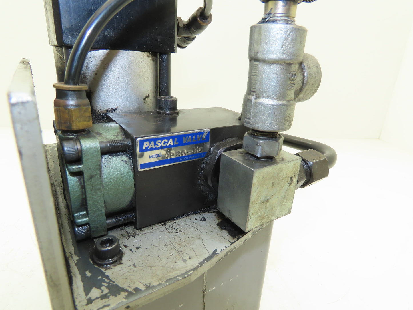 AIOI Seiki U15-X1P Pneumatic Oil Lubricator Pump 2L Tank Oiler