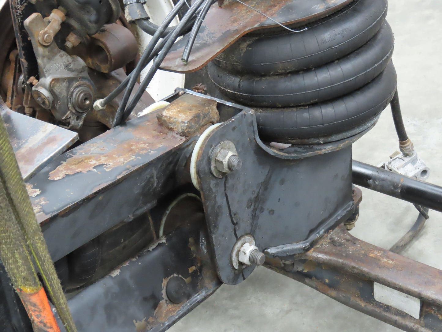 Oshkosh PI13D-BXXKIC Hendrickson Drop Axle Heavy Duty Truck Tag Axle Controller