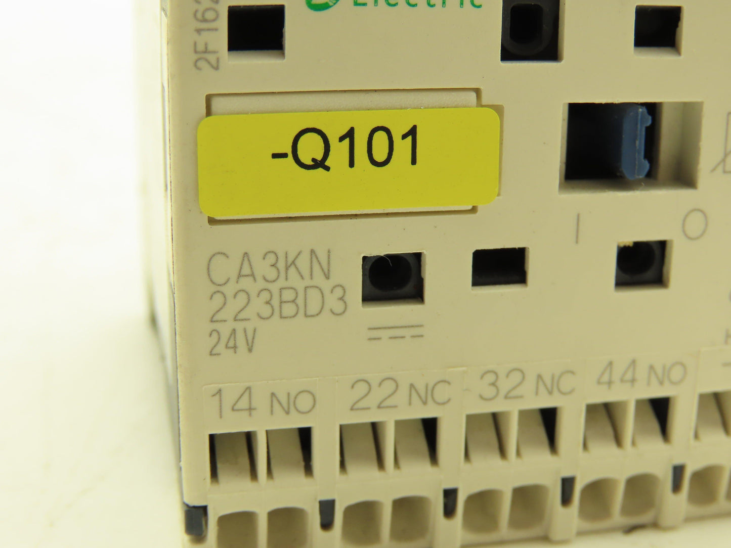 Schneider Electric CA3KN 223BD3 Control Relay 600VAC 10A 4-Pole 2NO 2NC Lot of 2