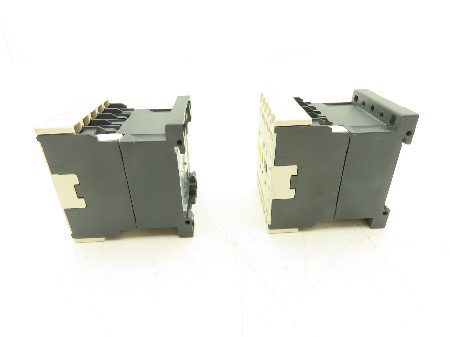 Schneider Electric CA3KN 223BD3 Control Relay 600VAC 10A 4-Pole 2NO 2NC Lot of 2