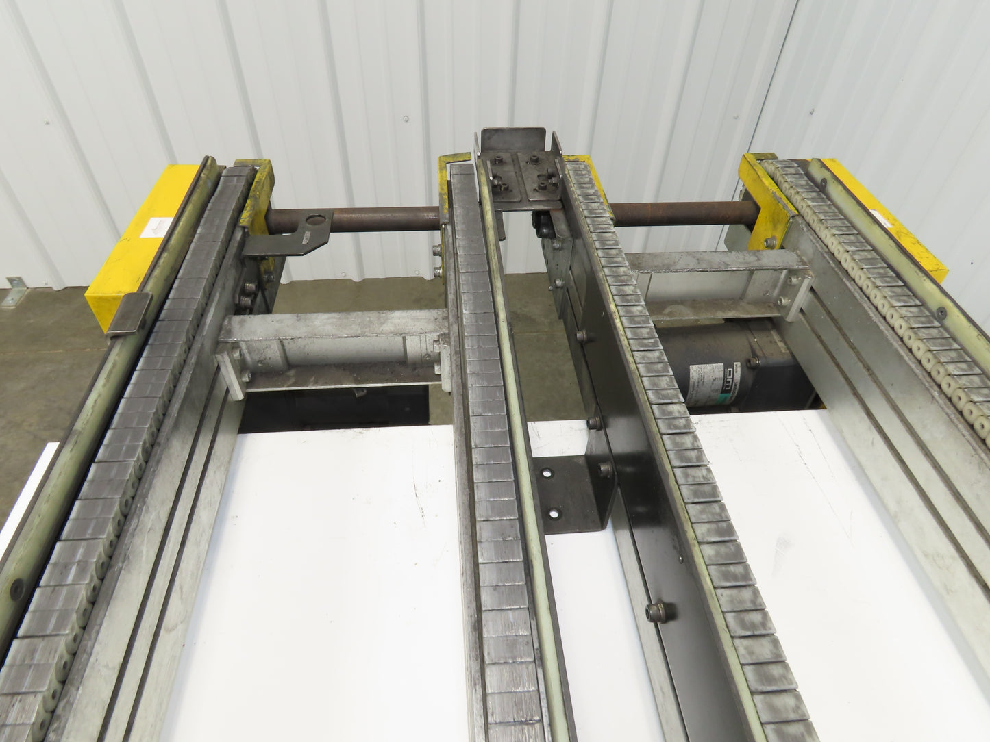 NKE CSB89A-PS-MD-222-1750-36-90W-3 Plastic Chain Conveyor 2-Row Double 220V 3PH