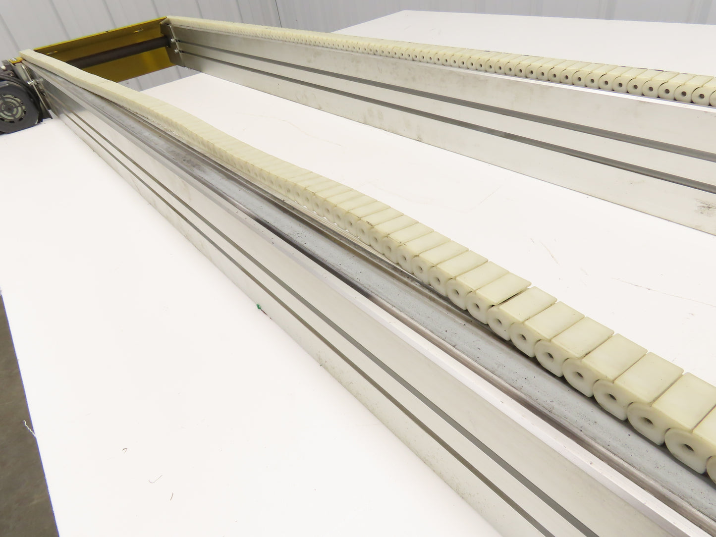 NKE CSB89A-PS-350-1600-100-90W-3 Plastic Chain Conveyor 2-Row 220V 3PH 15"x70"