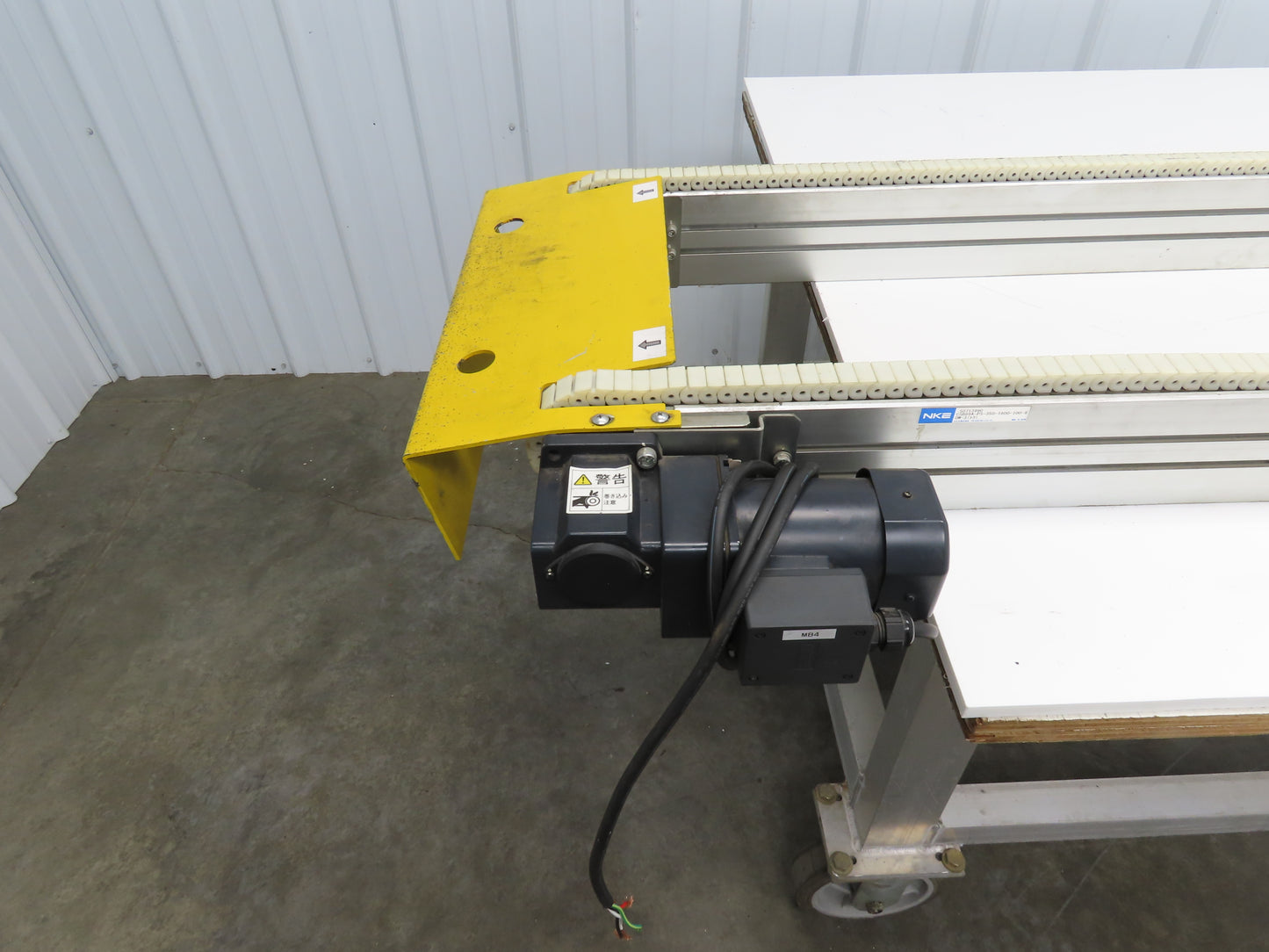 NKE CSB89A-PS-350-1600-100-90W-3 Plastic Chain Conveyor 2-Row 220V 3PH 15"x70"