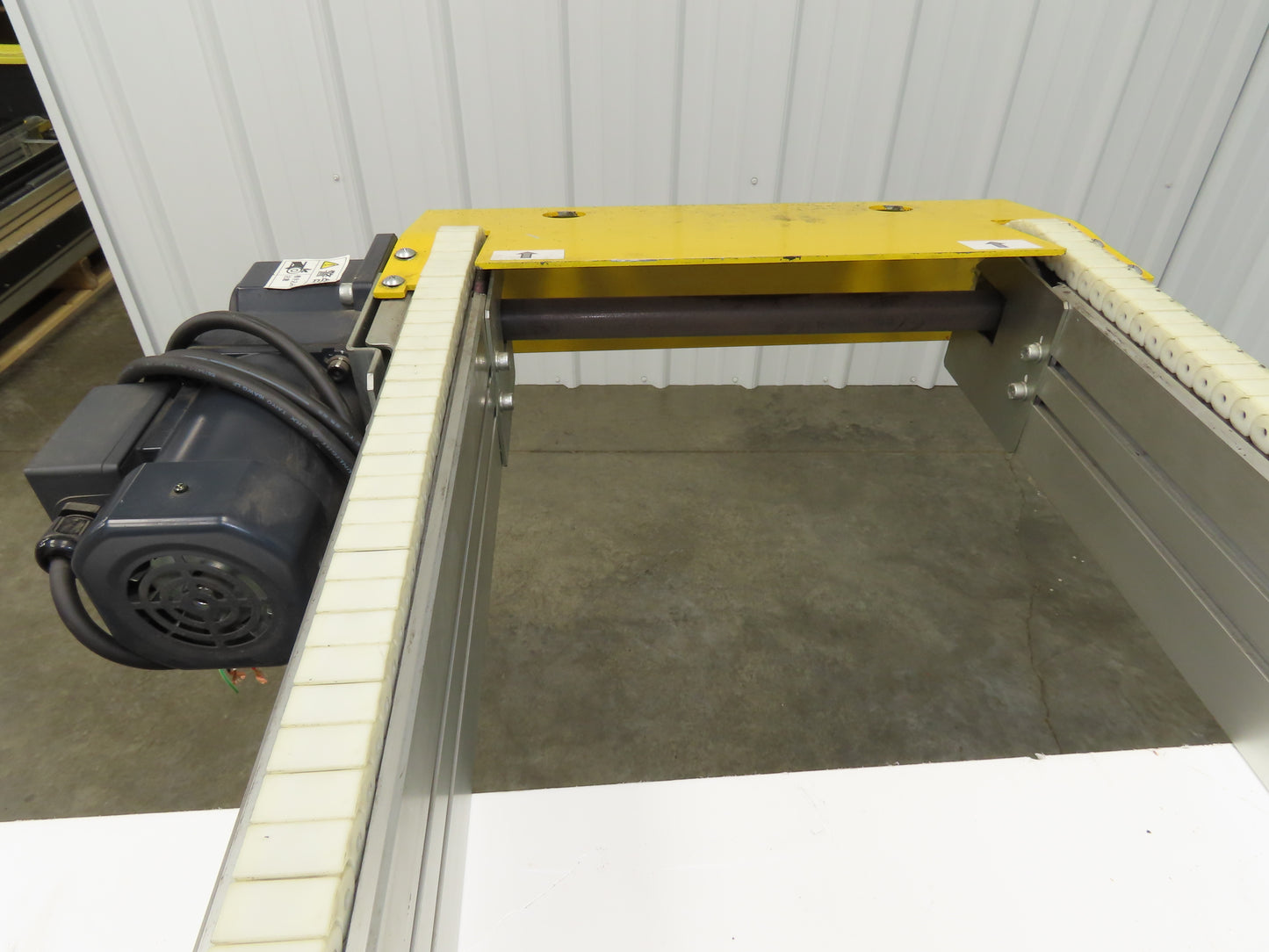 NKE CSB89A-PS-350-1600-100-90W-3 Plastic Chain Conveyor 2-Row 220V 3PH 15"x70"