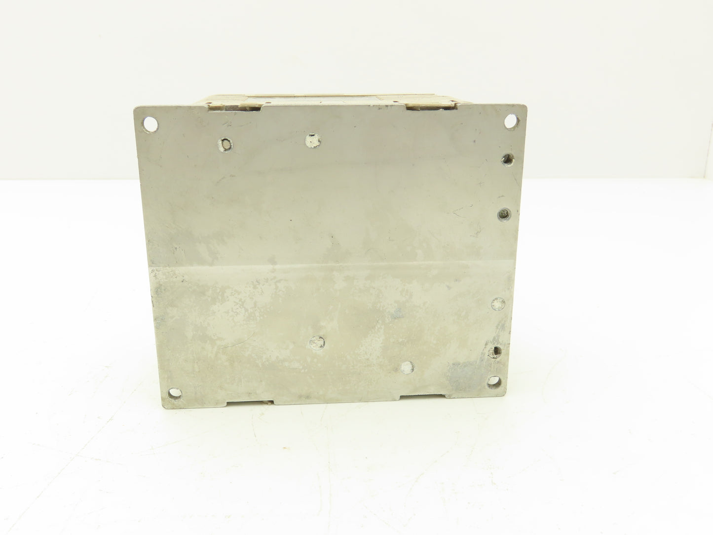 Yaskawa CIMR-VU4A0002JAA Variable Frequency Drive 3PH 0-480V 0-400Hz 1.8A Output