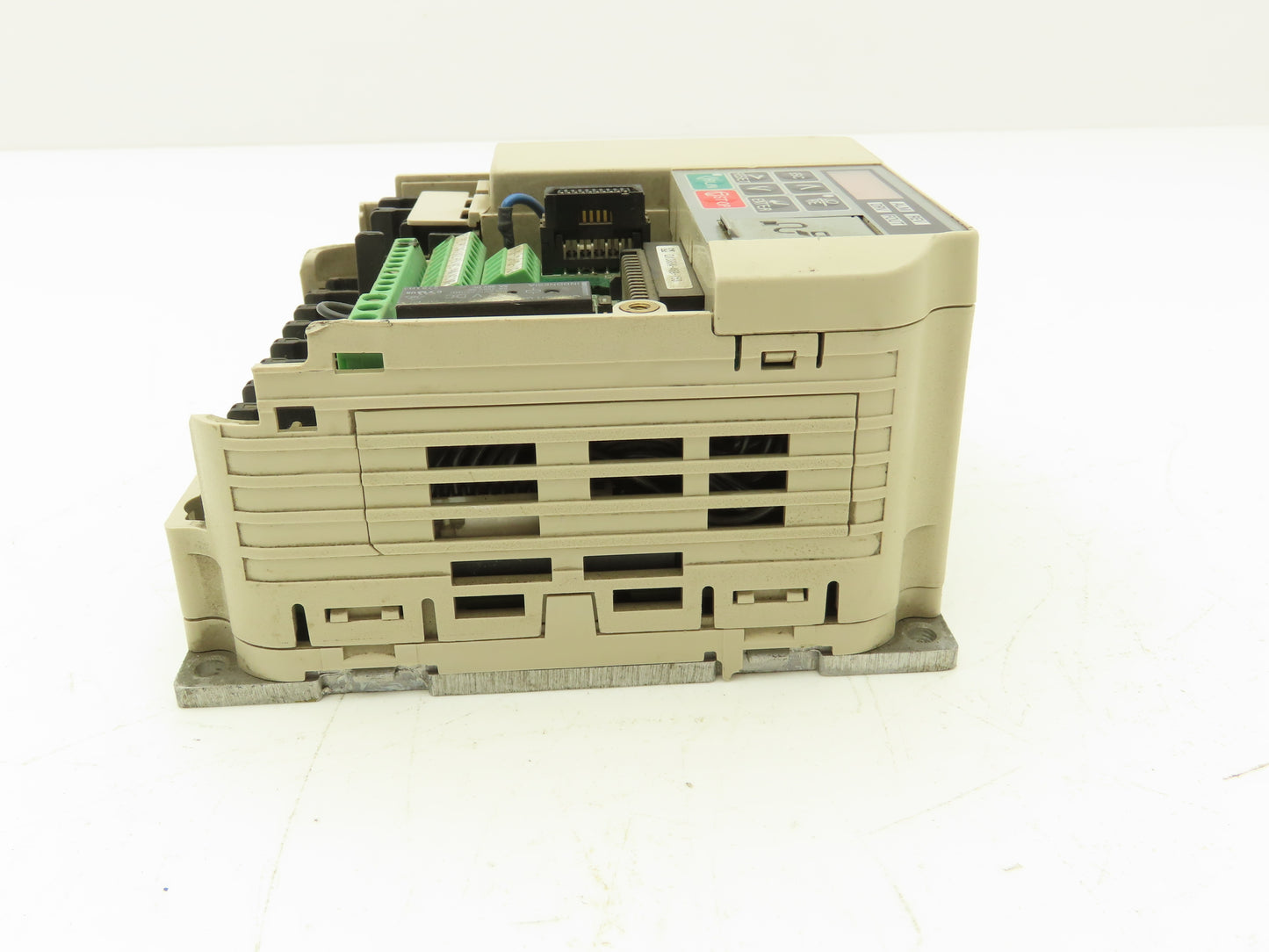 Yaskawa CIMR-VU4A0002JAA Variable Frequency Drive 3PH 0-480V 0-400Hz 1.8A Output