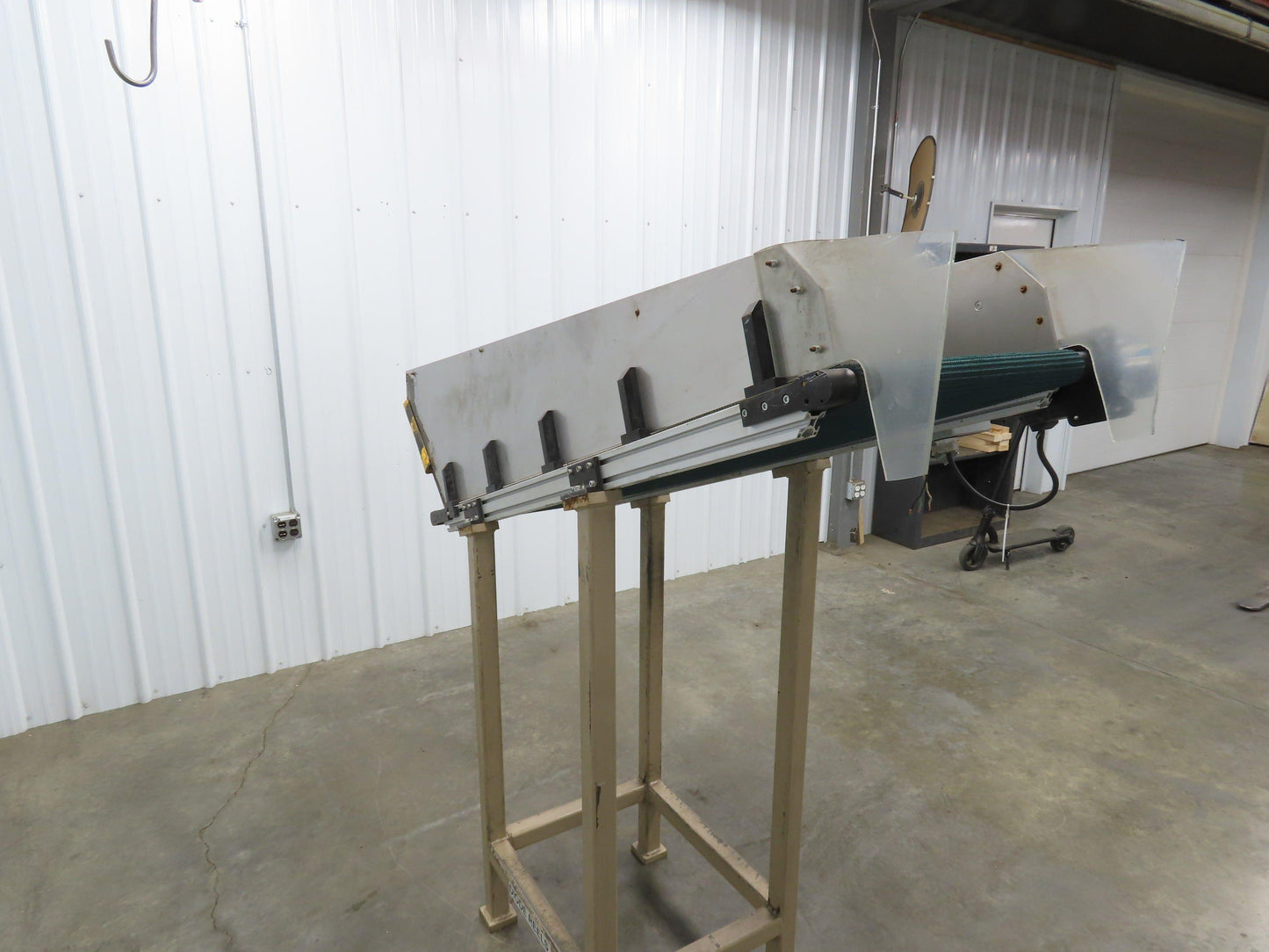 Incline Belt Conveyor Parts Feed Chute 16"x 60"L 115V Variable Speed Drive