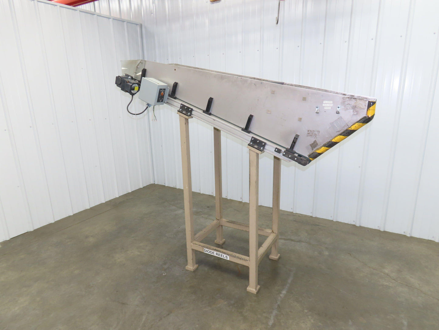 Incline Belt Conveyor Parts Feed Chute 16"x 60"L 115V Variable Speed Drive
