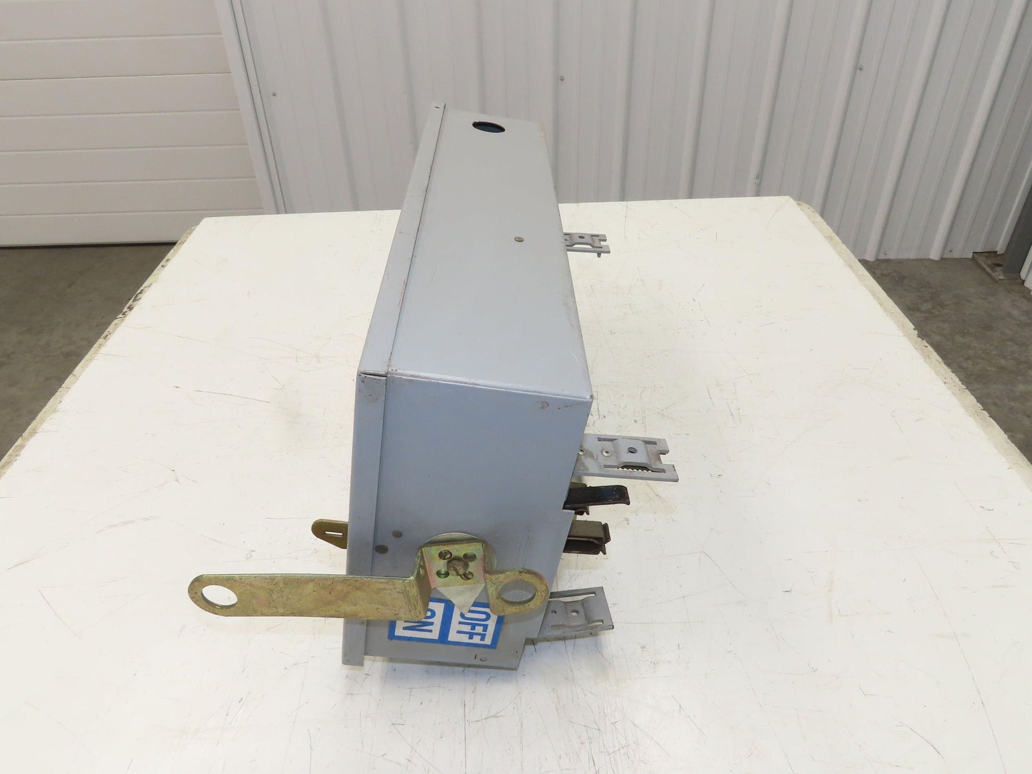 Cutler Hammer Fusible Busway Disconnect Switch Bus Plug 30A 600VAC 3PH 3W