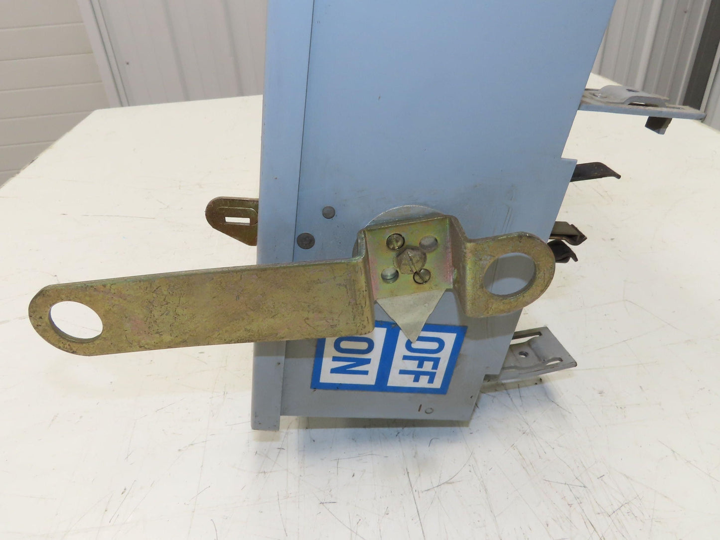 Cutler Hammer Fusible Busway Disconnect Switch Bus Plug 30A 600VAC 3PH 3W