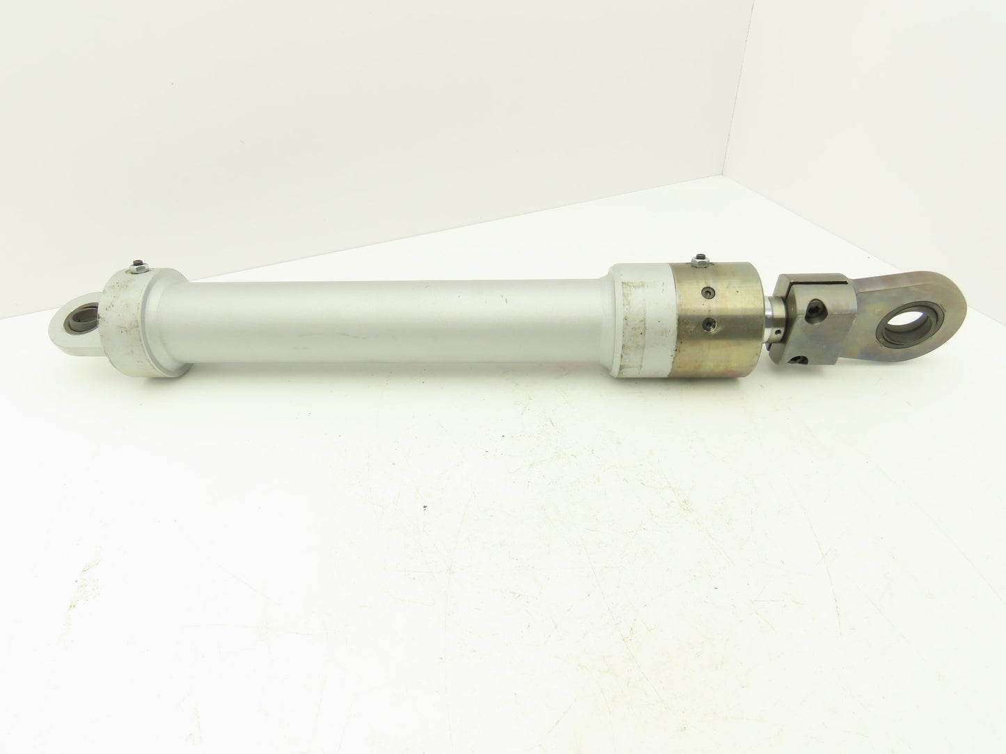 Hanchen Round Hydraulic Cylinder 60mm Bore 360mm Stroke Pivot Mount 1740 PSI