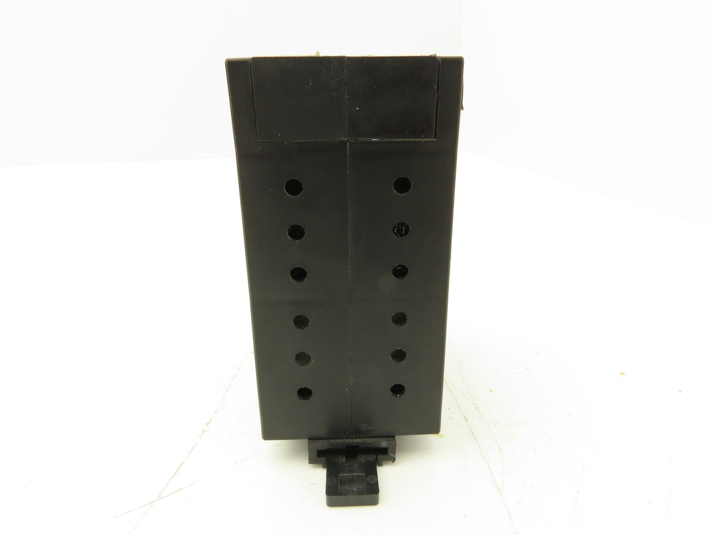 elobau 462 082 Safety Relay 24V AC/DC 300mA Coil 250VAC 8A/30VDC 5A 190W