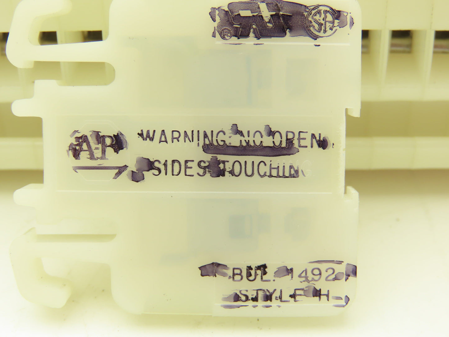 Allen Bradley Bul. 1492 Style H Terminal DIN Rails Lot of 237