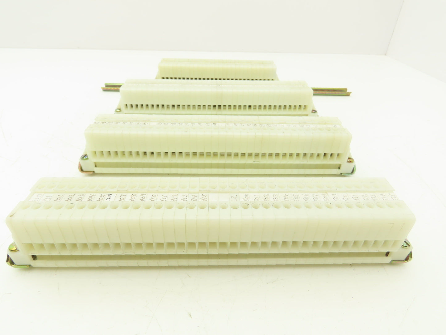 Allen Bradley Bul. 1492 Style H Terminal DIN Rails Lot of 136