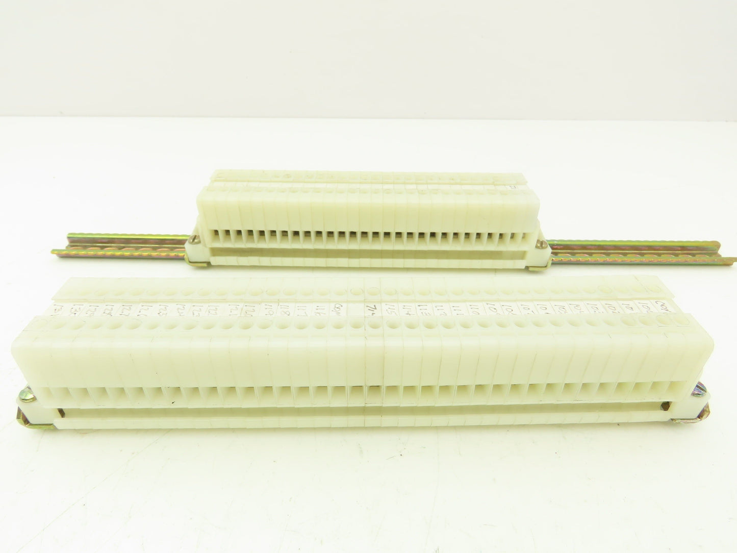 Allen Bradley Bul. 1492 Style H Terminal DIN Rails Lot of 136