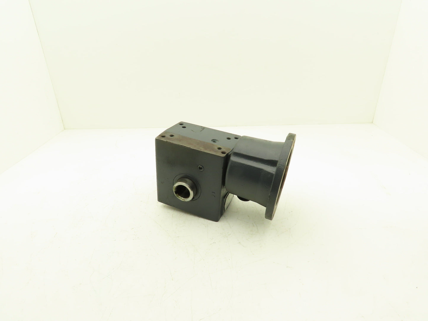Hub City 213 Worm Gearbox 10:1 Reducer 2.5Hp 175 RPM 56C Hollow Shaft Style L