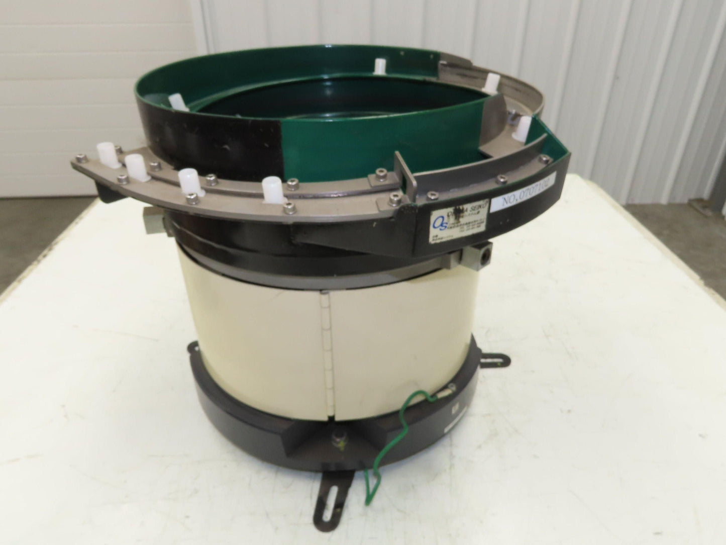 Piezo Vibratory Bowl Feeder 300mm Base Small Parts Sorter Plastic Bushing