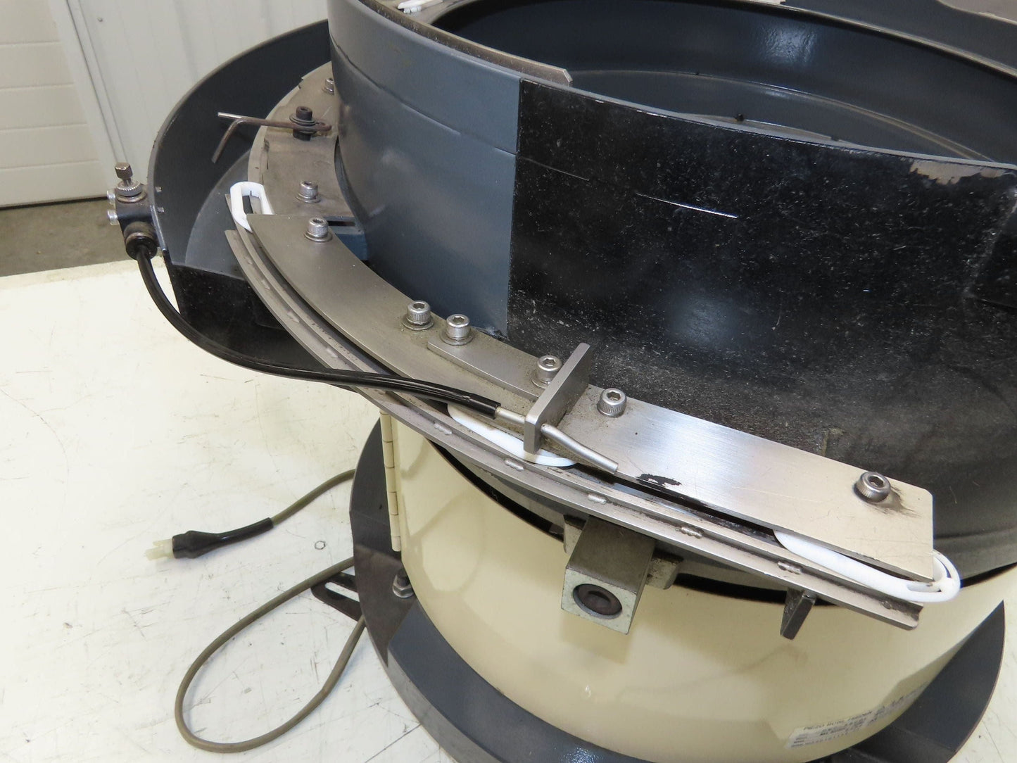 Piezo Vibratory Bowl Feeder 390mm Base Small Parts Sorter Plastic Spacer