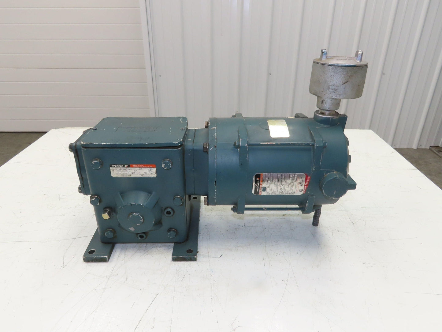 Reliance 10005522-SB Gear Motor 60:1 Reducer 28 RPM 1/2Hp 230/460V 3PH LH 56C