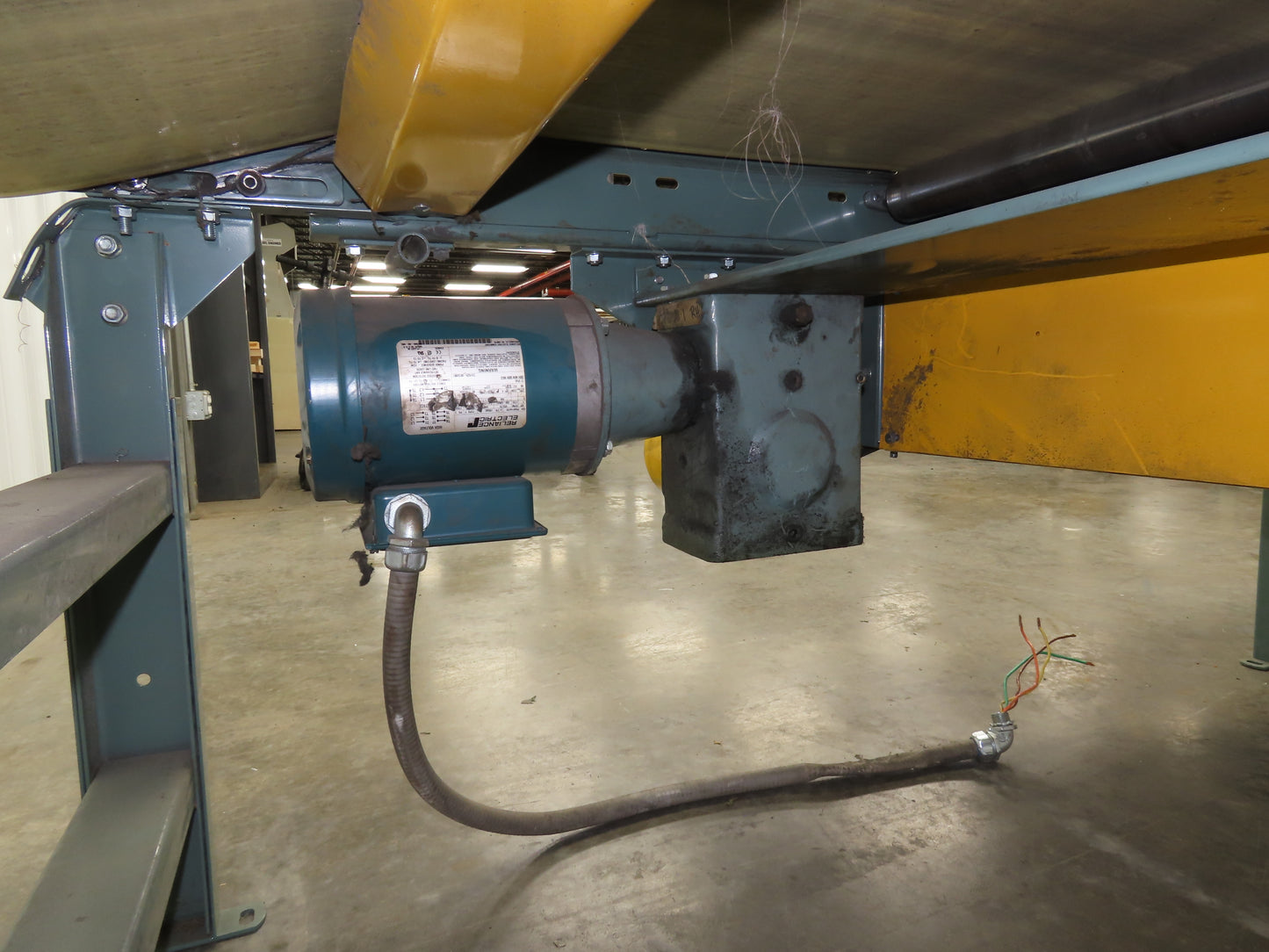 Hytrol 30"x 11' Slider Bed Conveyor 27" Belt 230/460V Center Drive 135 FPM