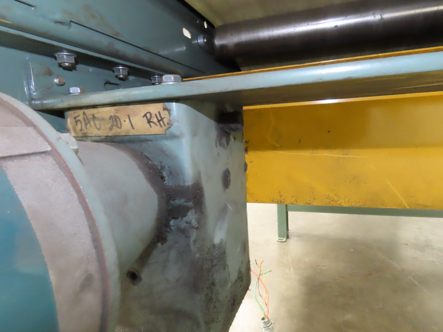 Hytrol 30"x 11' Slider Bed Conveyor 27" Belt 230/460V Center Drive 135 FPM