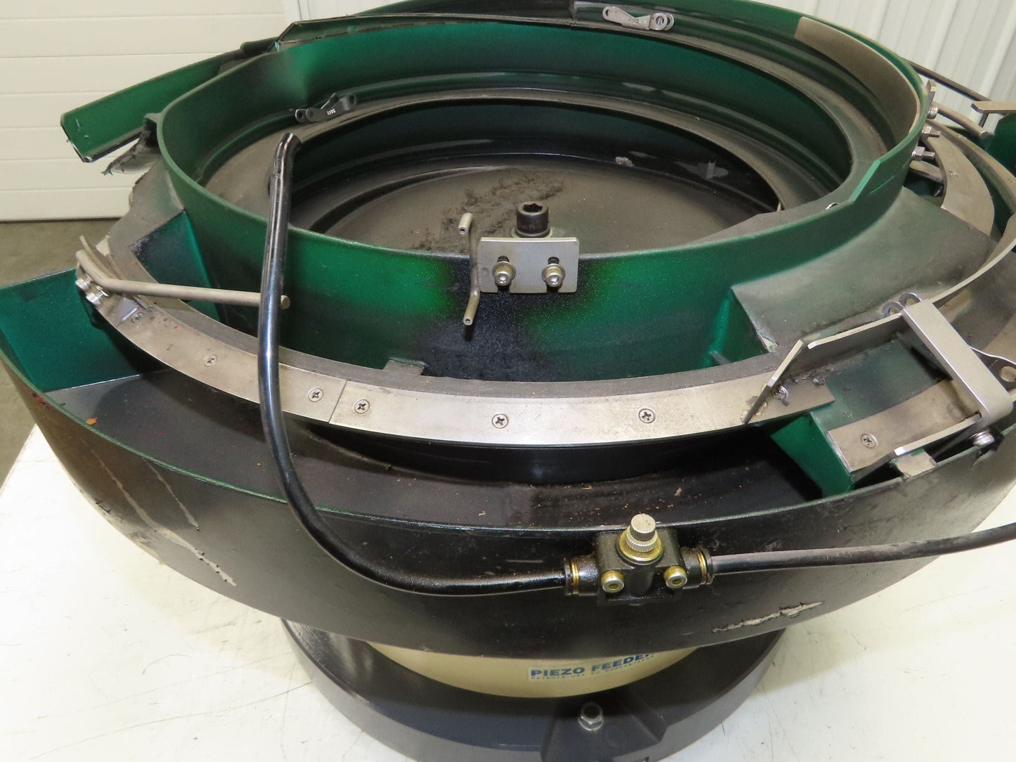 Piezo Vibratory Bowl Feeder 460mm Base Small Parts Sorter Metal Bracket