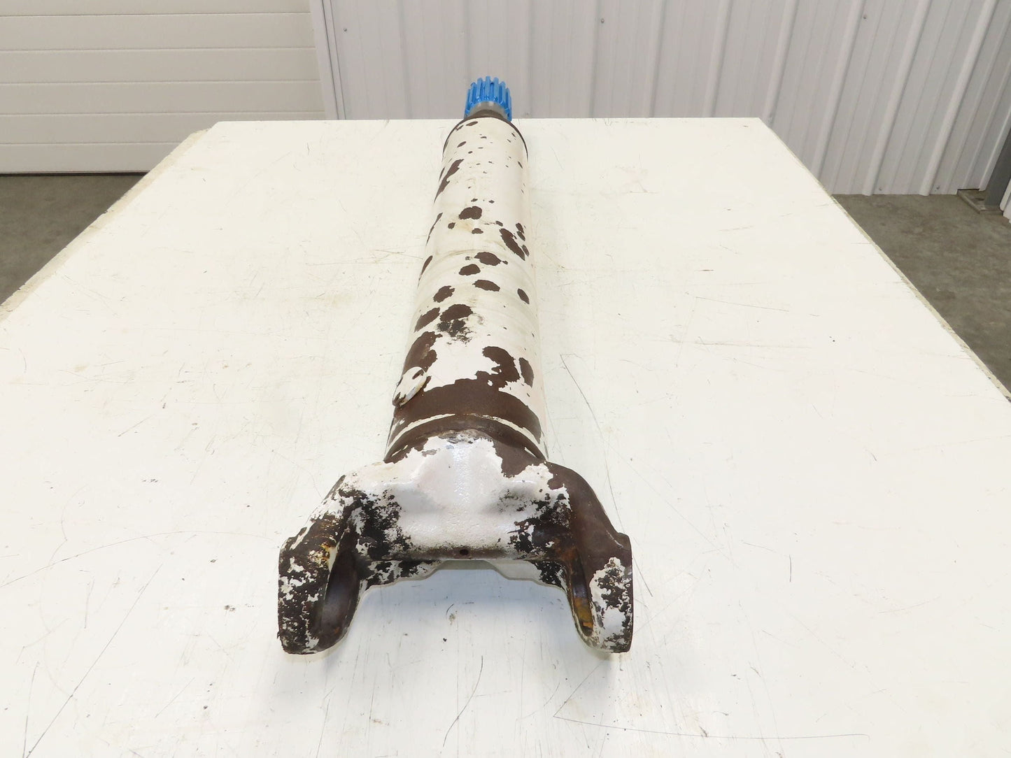 Oshkosh F-2146 Spicer Slip Yoke 16 Spline Rear Drive Shaft 39-1/2" Long U-joint