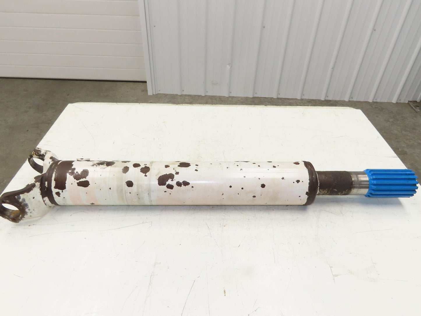 Oshkosh F-2146 Spicer Slip Yoke 16 Spline Rear Drive Shaft 39-1/2" Long U-joint