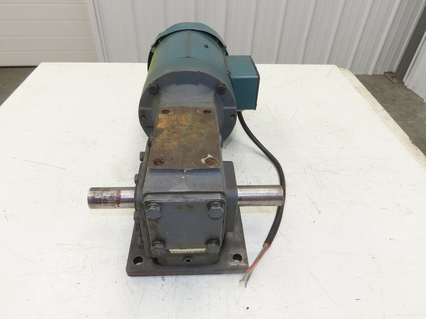 Leeson Winsmith 924MWU 15:1 Gearmotor 116 RPM 1Hp 230/460V 3PH 143TC Dual Shaft
