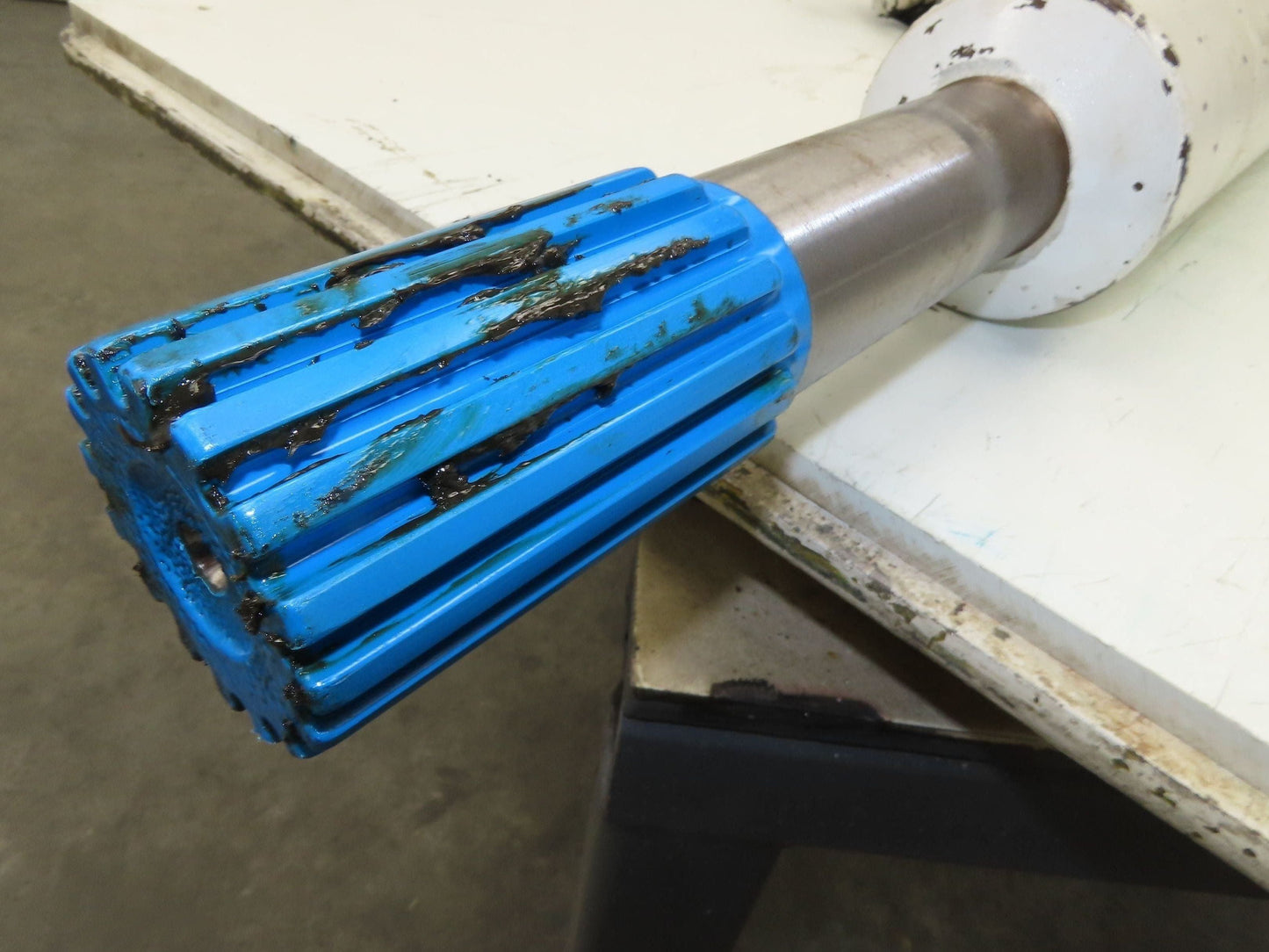 Oshkosh C6-3-129 Spicer Slip Yoke 16 Spline 67" Drive Shaft U-Joint Rockwell