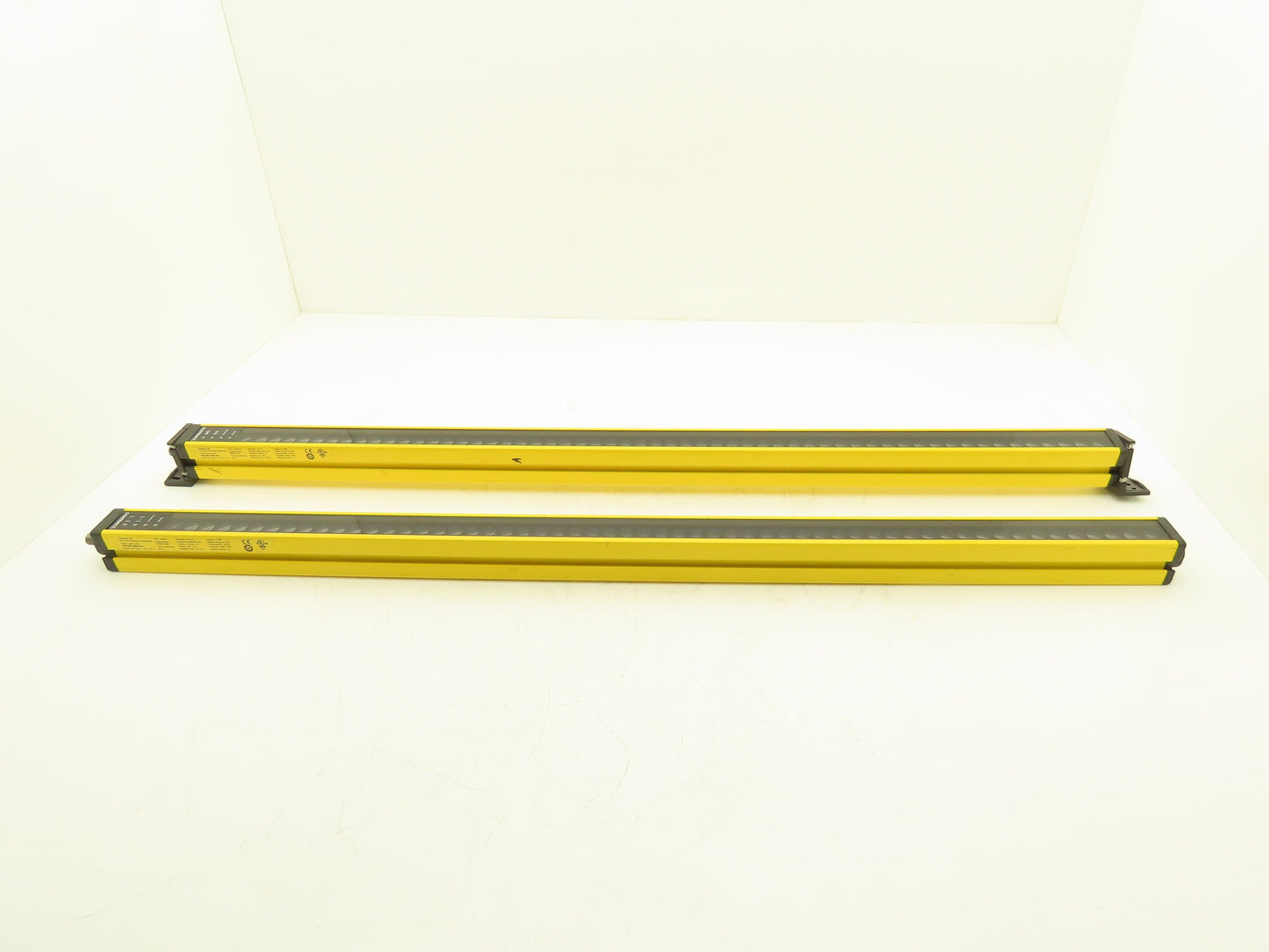 Contrinex Safety Light Curtain Sender Receiver Set 924mm YBB-30*4-0900-G012